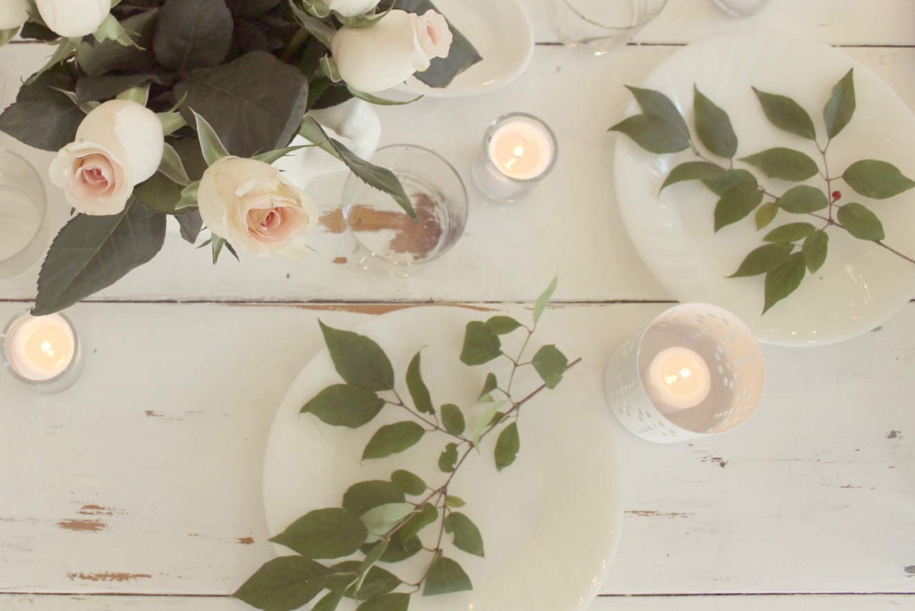 hellolovely-hello-lovely-studio-romantic-farmhouse-table-holiday-roses-white-gold