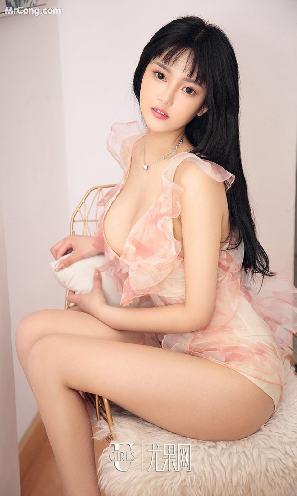 UGIRLS - Ai You Wu App No.1323: Model Tao Zi (桃子) (35 photos)