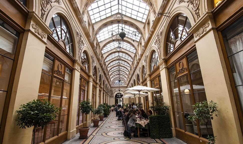 Passages secrets, galeries étonnantes et âme ancestrale de Paris font partie de la magie de la capitale. Un passage obligé pour apprécier le calme et les trésors d'un quartier. Suivez le guide !
