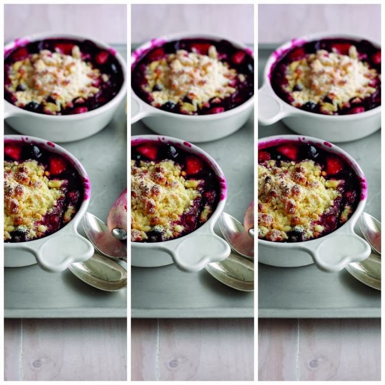 Strawberry And Blueberry Crumble: How To Make One