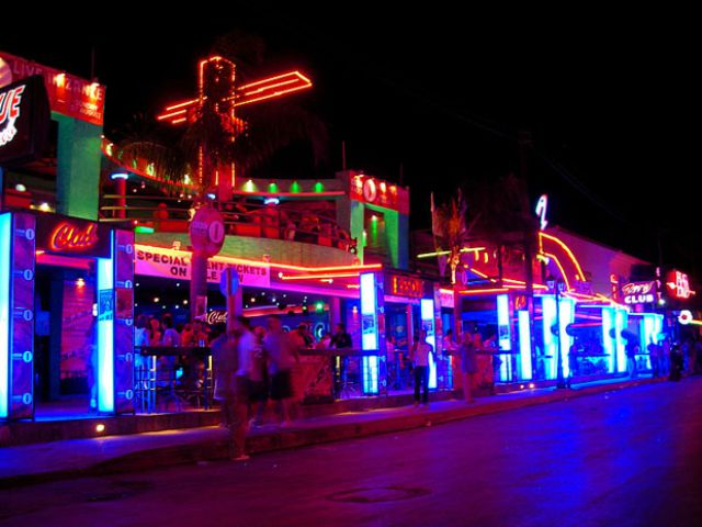 Nightlife di Laganas - Zante - Poracci In Viaggio vita-notturna-laganas-zante-poracci-in-viaggio-offerte-estate-2017