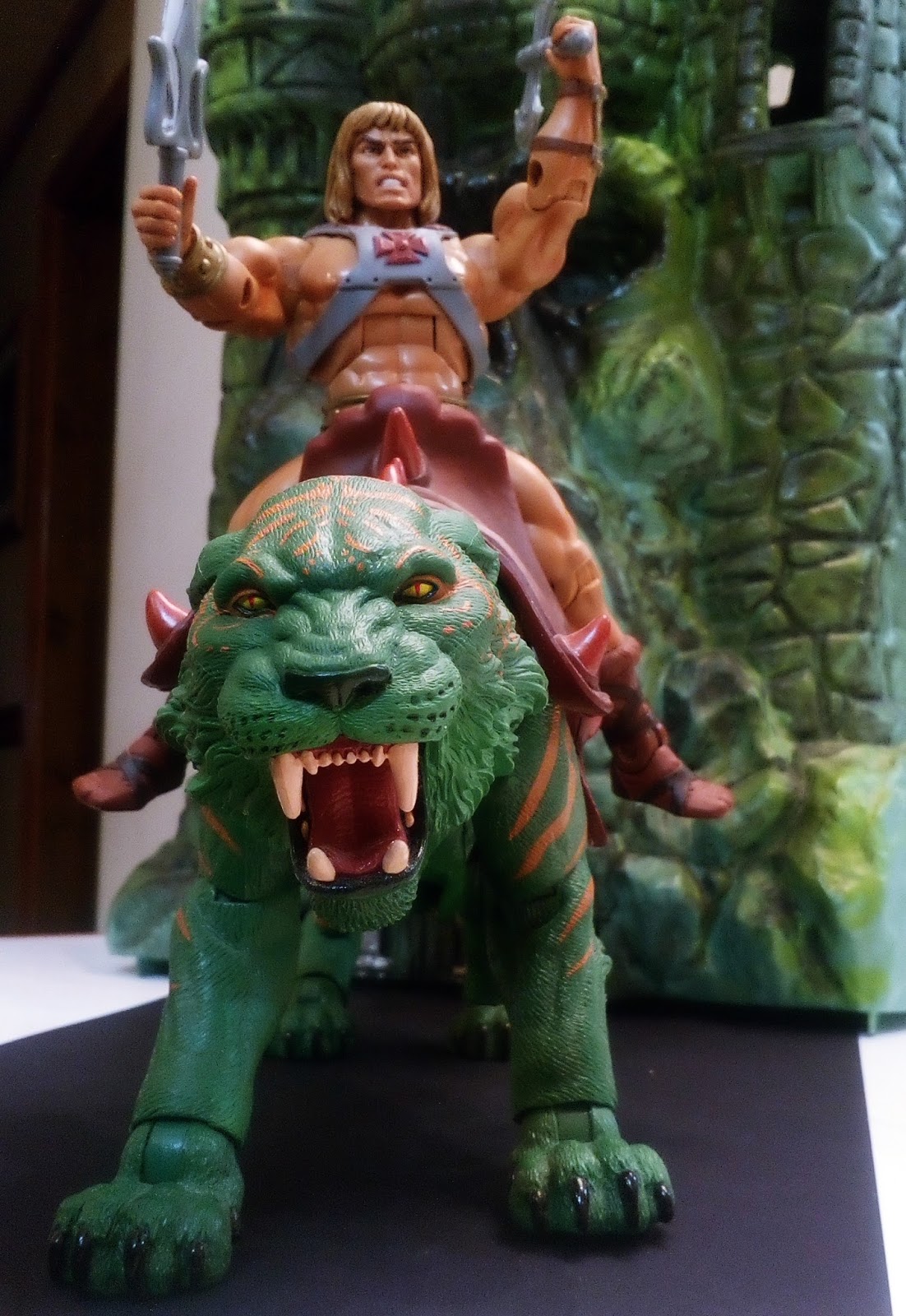 The Midnight Rant: Rant Review: Masters of the Universe Classics Oo-Larr, the Jungle He-Man, figure