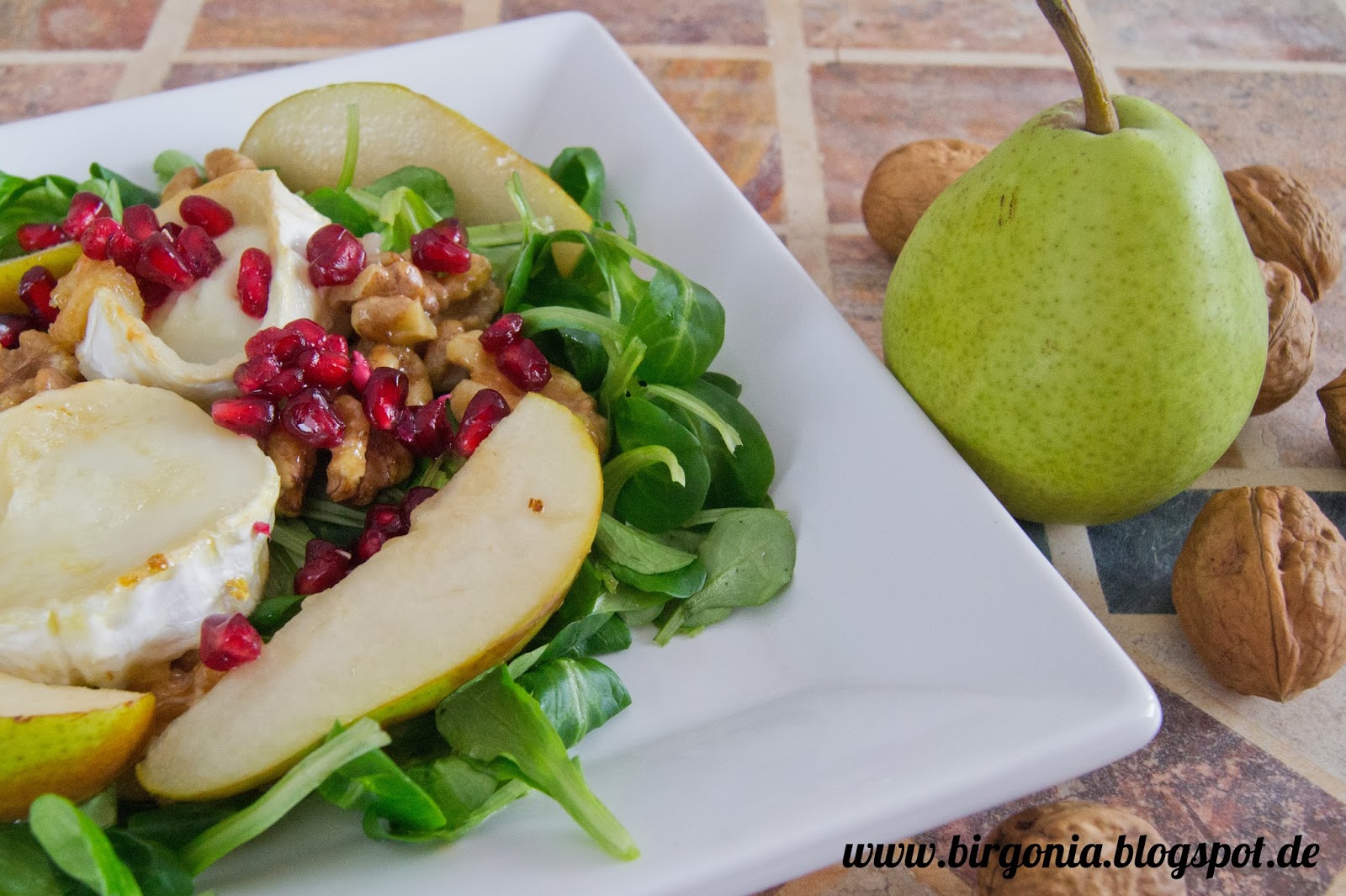 birgonia: Feldsalat mit Birnen, Ziegenkäse und Walnüssen