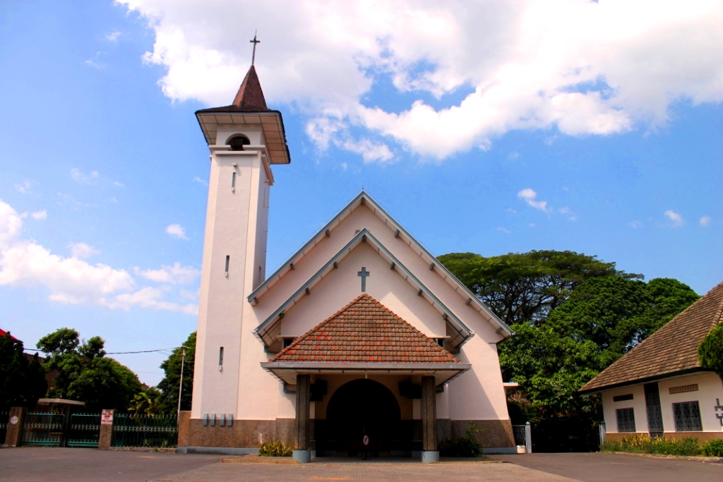 Fotografi Gereja Katolik di Indonesia: Gereja Katolik St. Laurentius