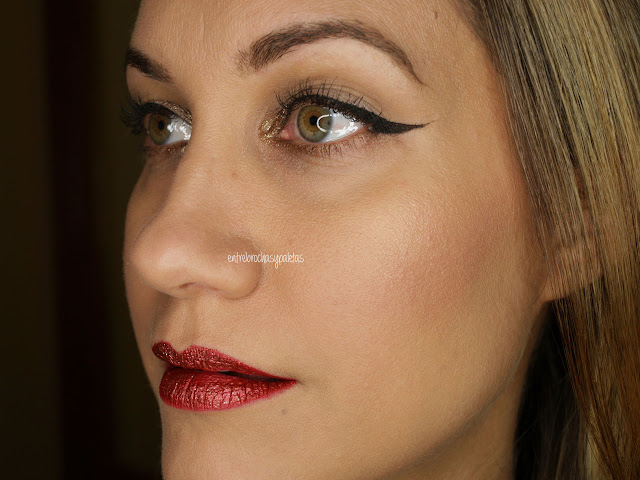 delineado labios rojos glitter