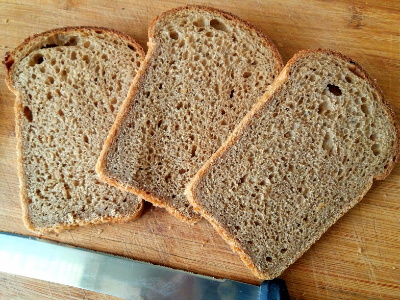 Цельнозерновой хлеб с отрубями. Хлеб ржано-пшеничный Альпийский. Хлеб пшеничный цельнозерновой. Ржаной цельнозерновой хлеб. Пшенично-ржаной хлеб.