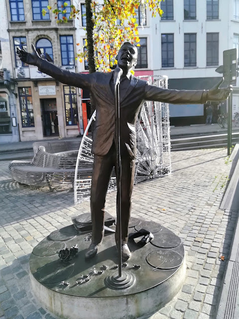 statue jacques brel