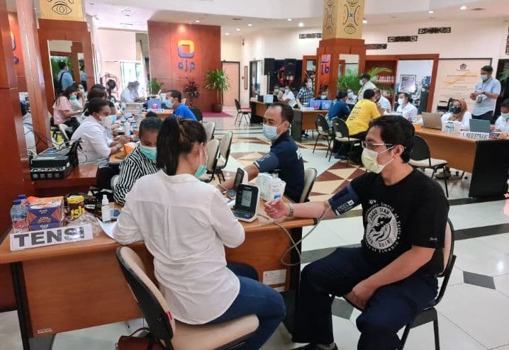 Pegawai Direktorat Jenderal Pajak Di Kota Jayapura Mengikuti Vaksinasi Covid 19 Lelemuku Lelemuku Com Kebanggaan Anak Negeri Portal Berita Yang Informatif Dan Objektif