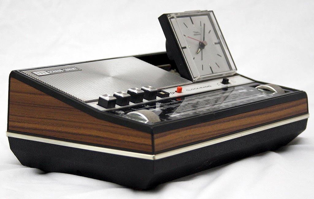 iTT Schaub Lorenz ClockRadio 101 в Московском магазине винтажной