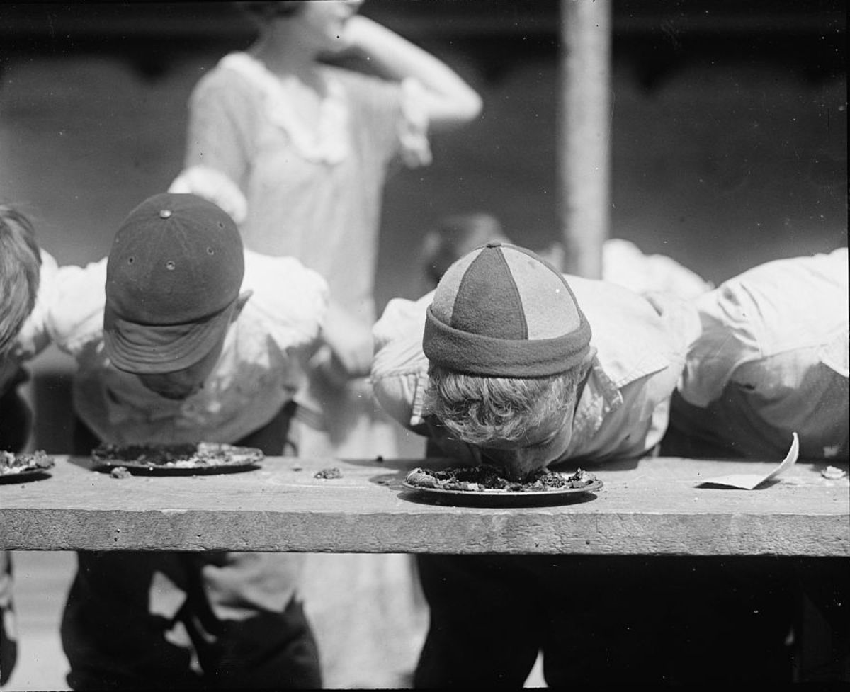 22 Amazing Vintage Photographs That Prove Eating Contests Have Been