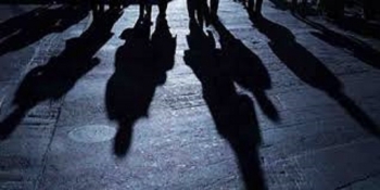 কালারমার ছড়ায় রাতে ডাকাতি করে ফেরার পথে এক ডাকাতকে আটক করেছে জনতা কালারমার ছড়ায় রাতে ডাকাতি করে ফেরার পথে এক ডাকাতকে আটক করেছে জনতা