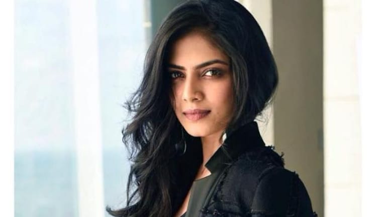 Malavika mohanan IMAGES, GIF, ANIMATED GIF, WALLPAPER, STICKER FOR WHATSAPP & FACEBOOK