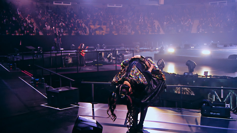 BABYMETAL thanking the crowd at 2021 Budokan