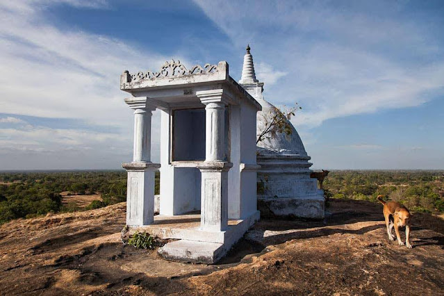 ඓතිහාසික පරමාකන්ද රජමහා විහාරය (Anamaduwa Paramakanda Cave Temple) - Your Choice Way