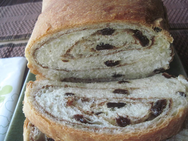 Cinnamon Raisin Swirl Bread