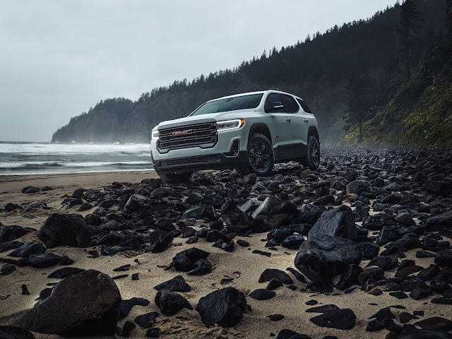 2023 GMC Acadia Review