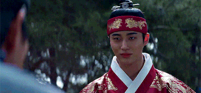 #moonshine from the light fades when it shines the brightest.