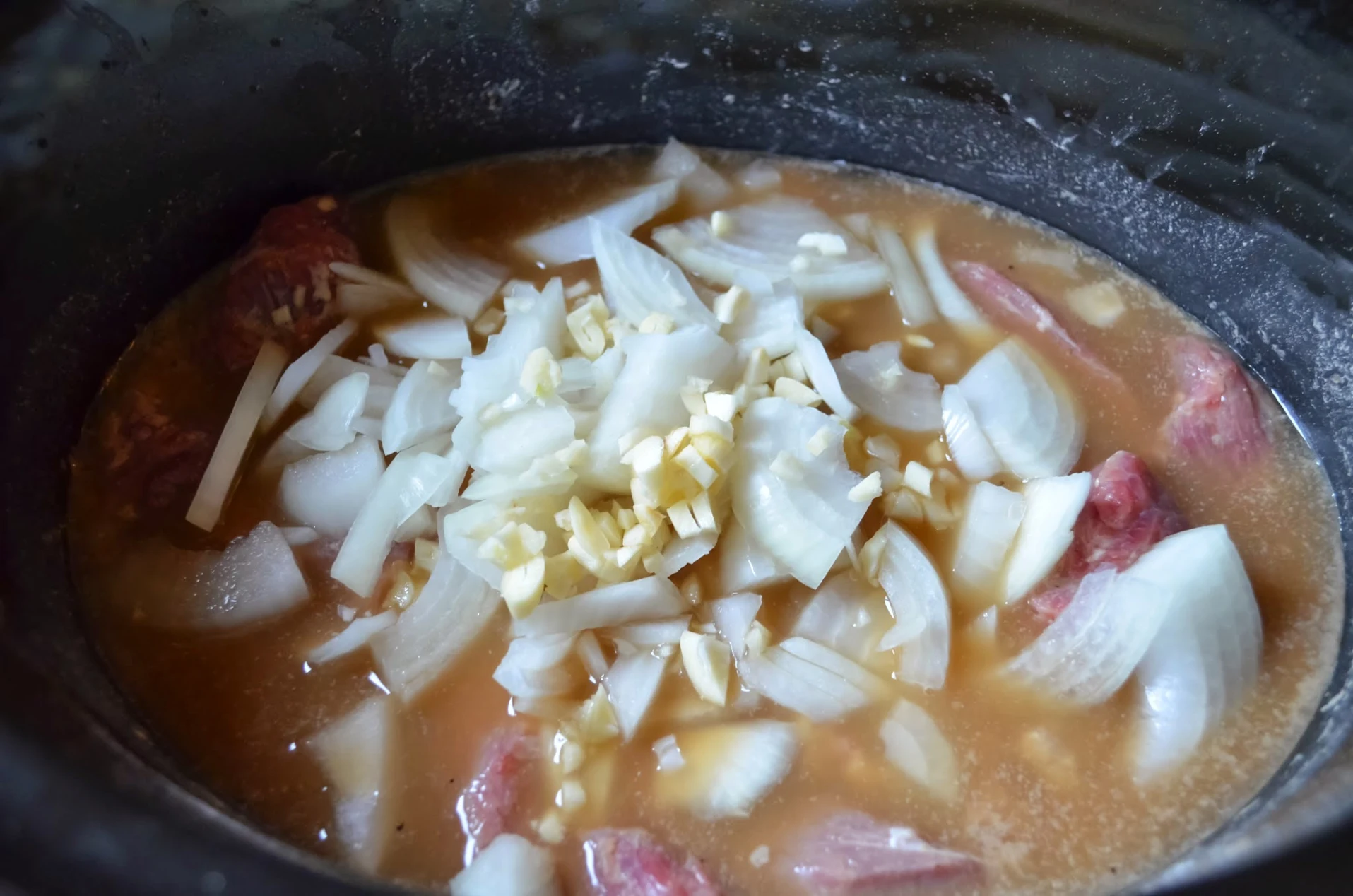 Crock-Pot-Beef-Stroganoff-garlic-onions.jpg