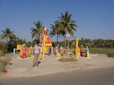 the loapers at the entrance of rayakottai taking blessings of the protector gods