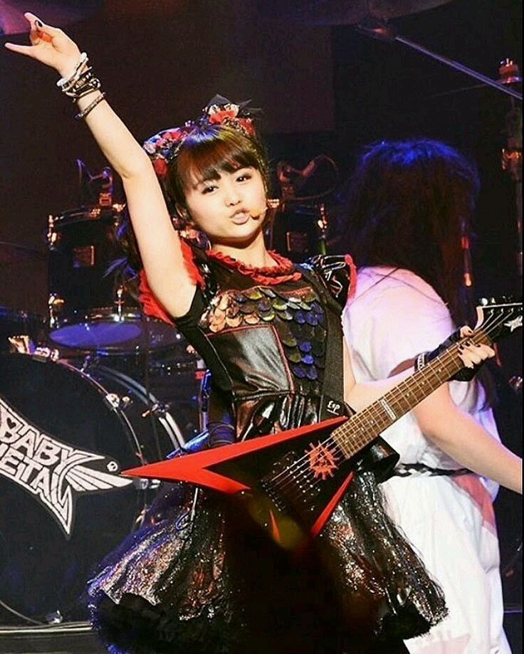 MOAMETAL leaving the APMA stage holding a guitar