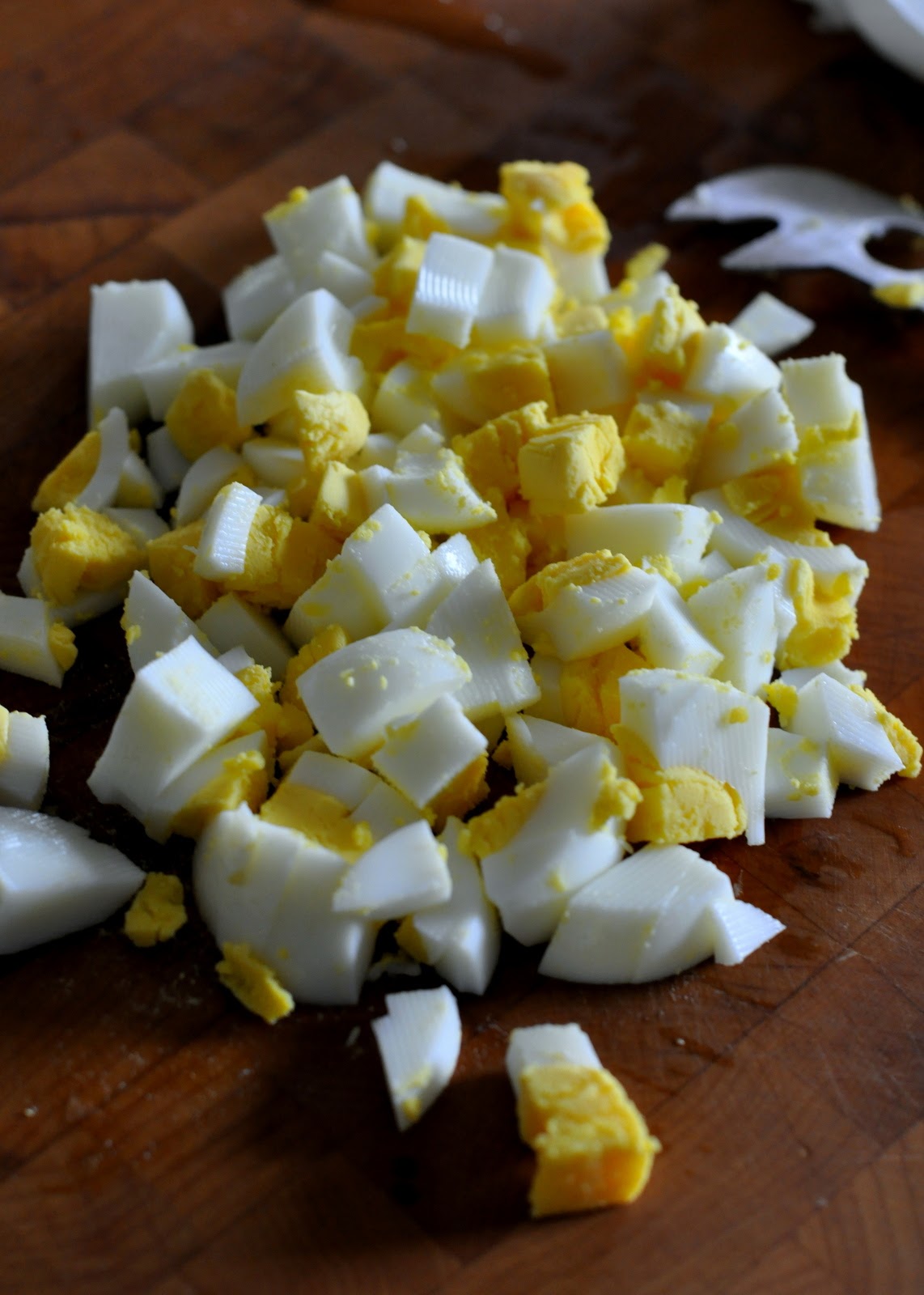 Chopped-Hard-Boiled-Eggs-tasteasyougo.com