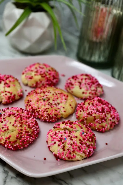 Funfetti Cheesecake Valentine’s Day Cookies