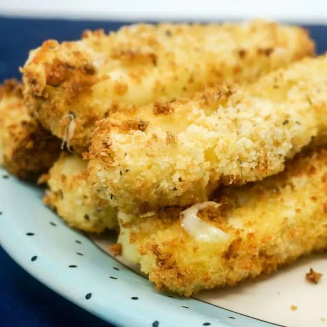 Air Fryer Mozzarella Sticks