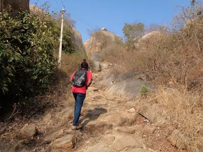 the initial stretch is easy but filled with gravel making it sliperry