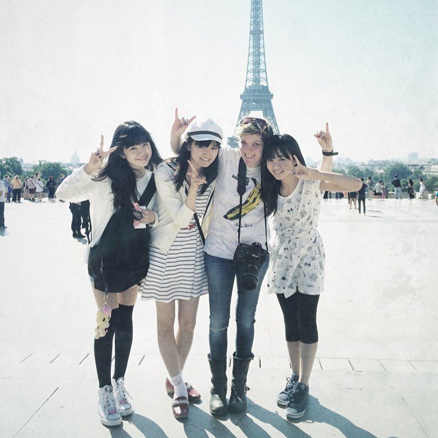 Nakamoto Suzuka, Mizuno Yui, Kikuchi Moa at the Eiffel Tower in Paris with official BABYMETAL photographer Dana Distortion