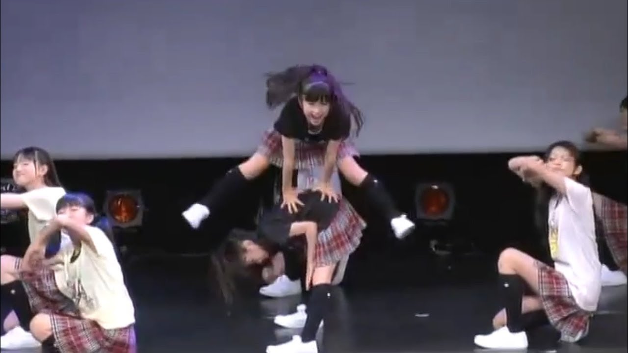Suzuka, Yui, and Moa performing Motteke Sailor Fuku in Sakura Gakuin