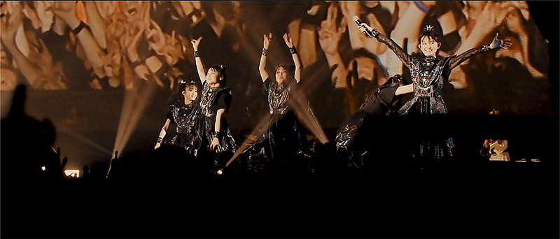 BABYMETAL greeting the crowd at Legend Metal Galaxy