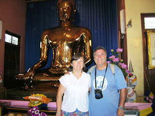 Buda de Oro, Wat Trimitr, Bangkok, Tailandia, Tahilandia, vuelta al mundo, round the world, La vuelta al mundo de Asun y Ricardo