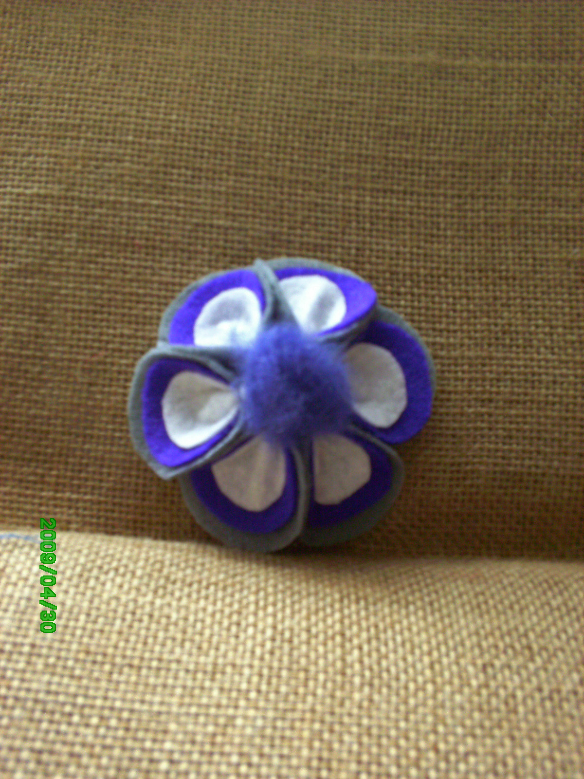 [flor+morada+pompon.jpg]