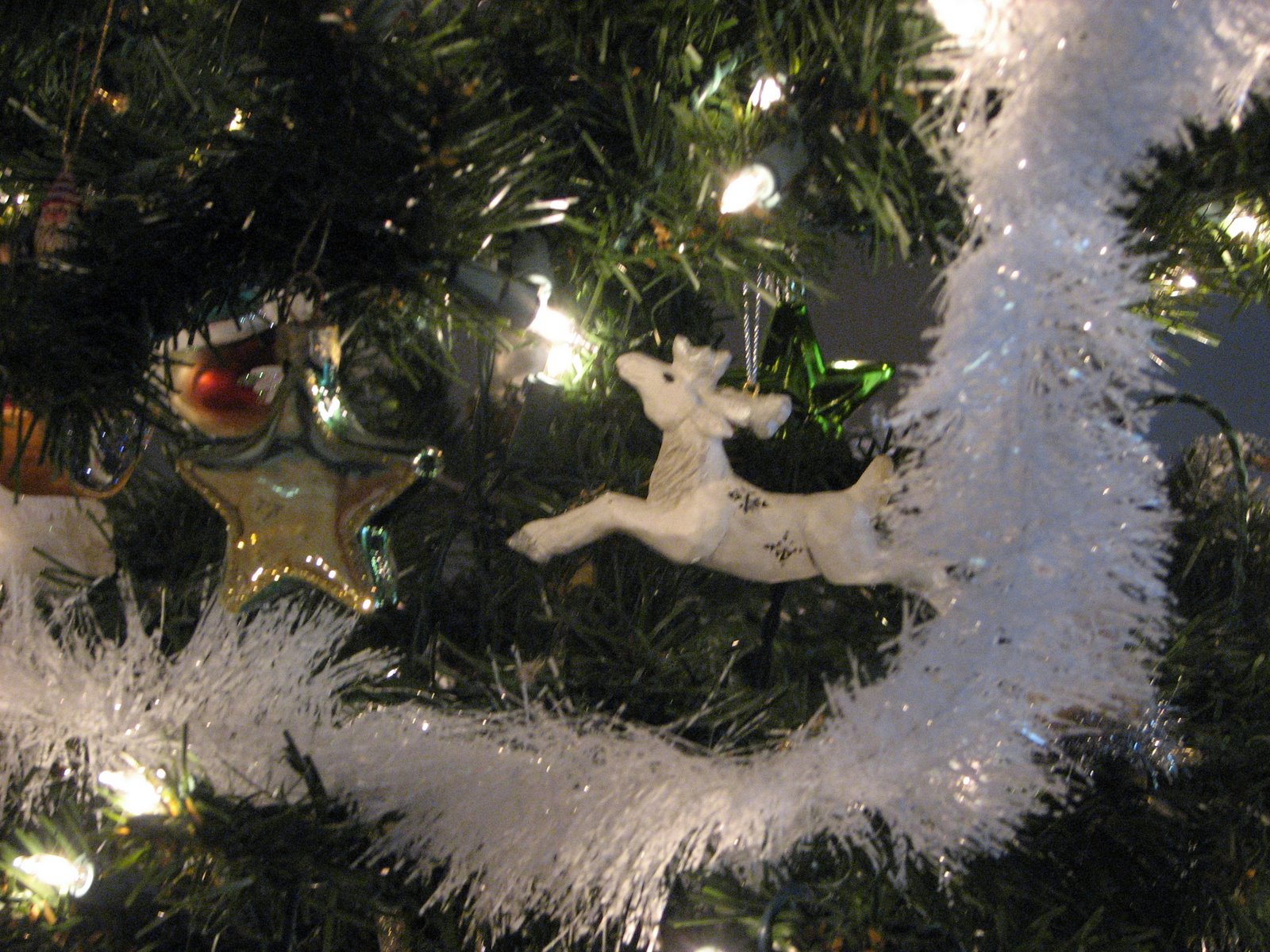 [deer+star+tree.JPG]