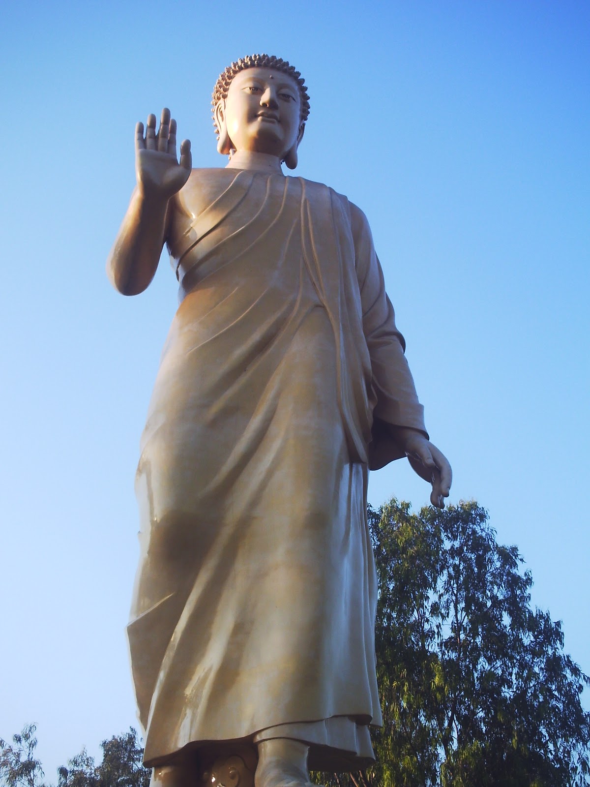 Aspects of India The 2 big Buddhist monuments in Nagpur