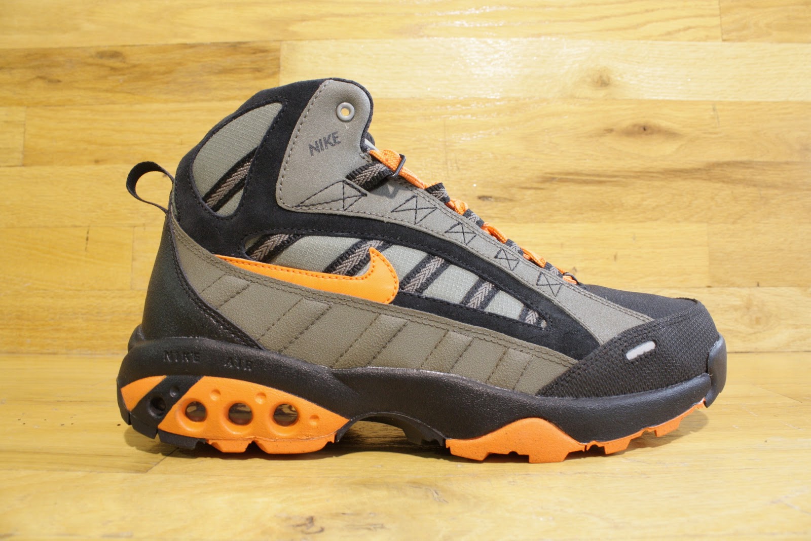 Dr. Jays Stores New Fall 2010 Nike ACG Boots Available In Dr Jays Stores