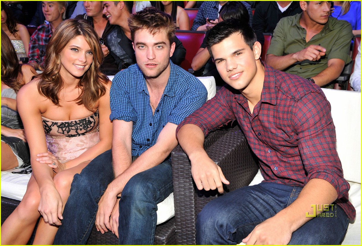 http://1.bp.blogspot.com/_-OpzhtqyVf4/TGBCkYv5jcI/AAAAAAAAJo0/wVH6pMizoeI/s1600/robert-pattinson-teen-choice-awards-2010-05-ashley-greene-taylor-lautner.jpg