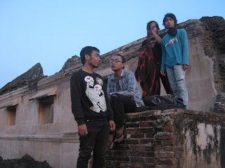 kotak sampah: terbang tenggelam