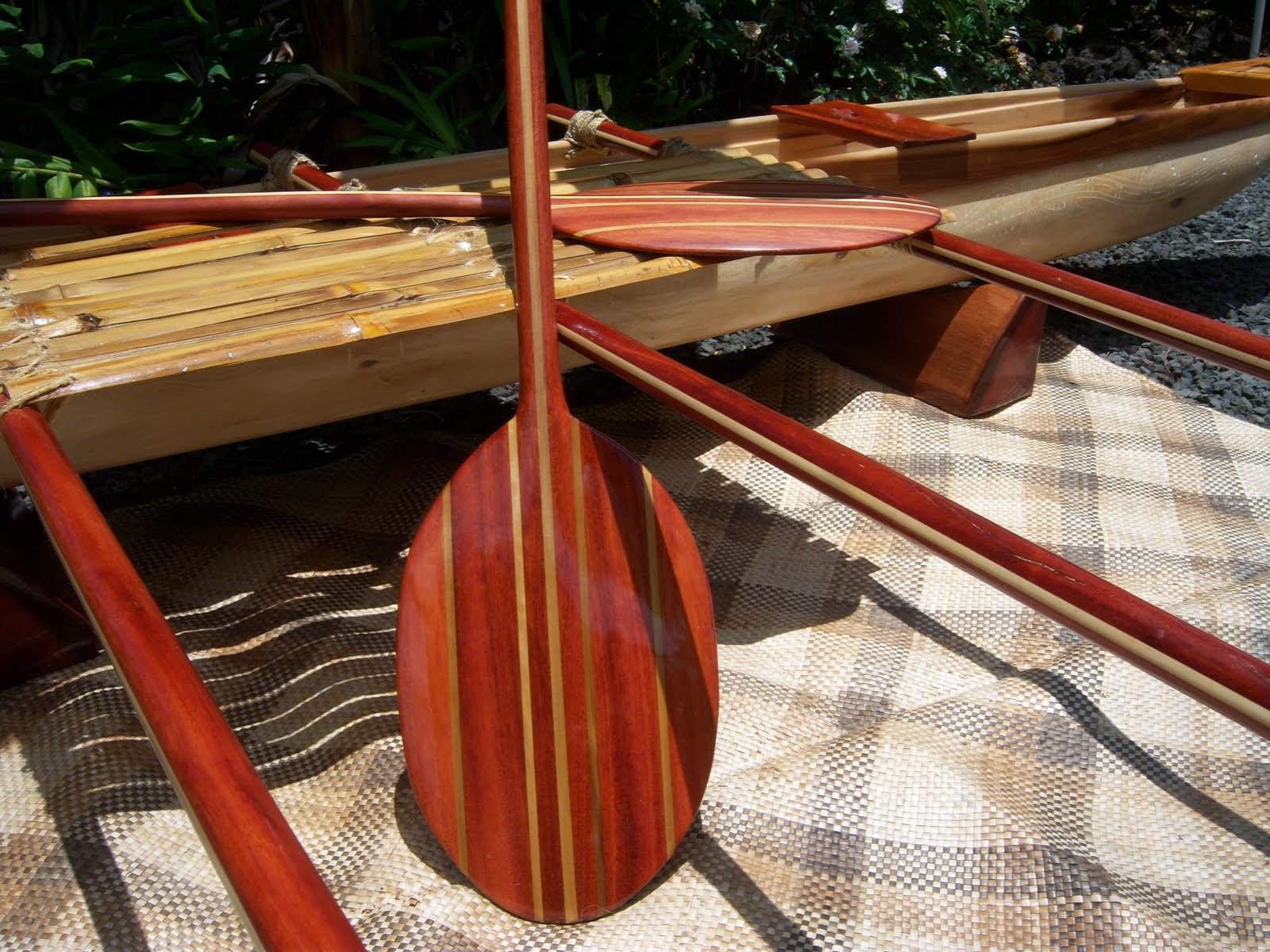 Making outrigger canoe paddles Dandi