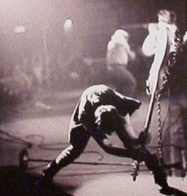 Paul Simonon, bajista de The Clash, en pleno éxtasis