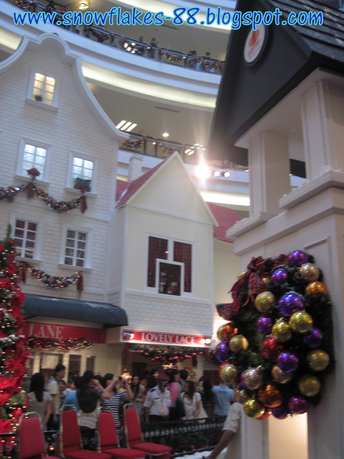  BEYOND... Christmas Deco 1 Utama