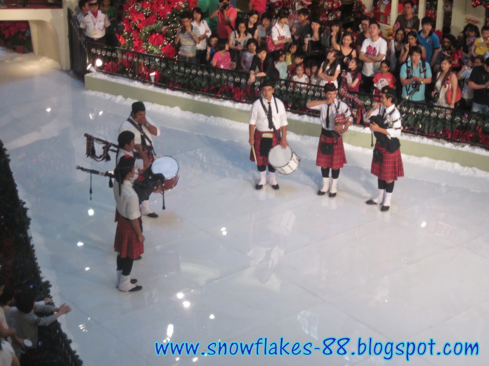  BEYOND... Christmas Deco 1 Utama