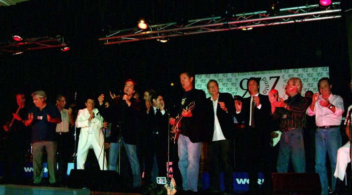 [97,7+todos+acción.jpg]