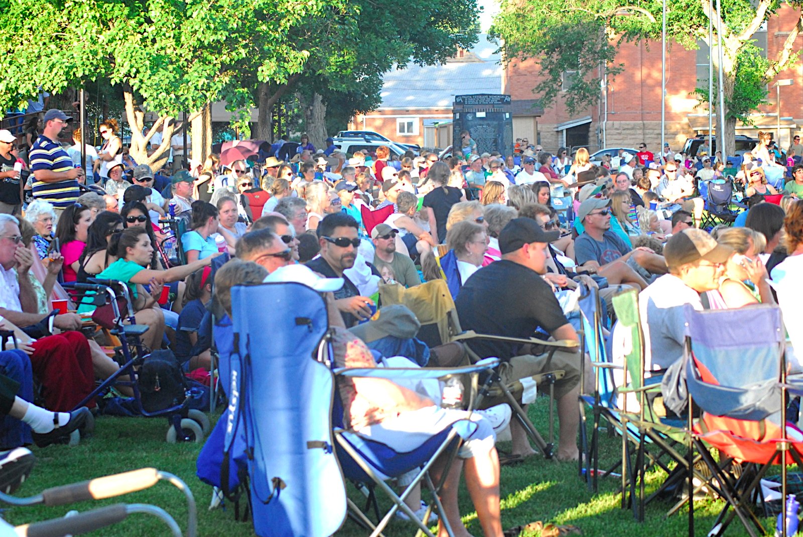 Here's to all about Fruita. Thursday Night Free Concert with Pineapple