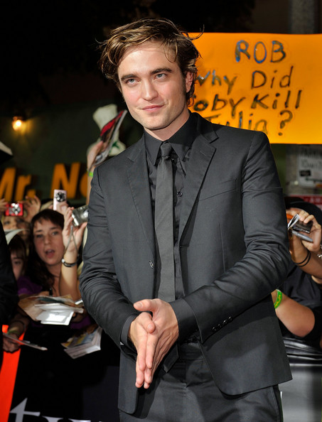 [Fashion+From+The+Premiere+of+Twilight+7.jpg]