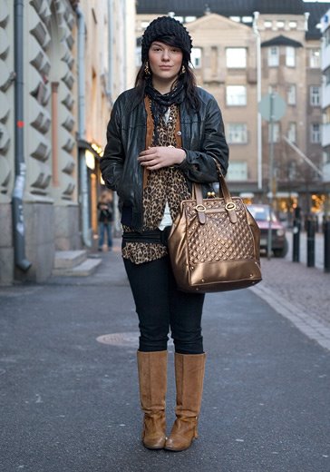 [Street+Style+Prints+and+Gold.jpg]