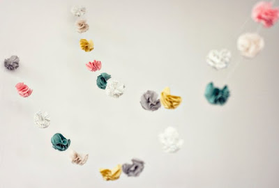 https://1.bp.blogspot.com/_-pzj2NYBKp0/TCKuvH1ARiI/AAAAAAAABK8/qWTFeyyaVmM/s400/fabric-flower-garland.jpg
