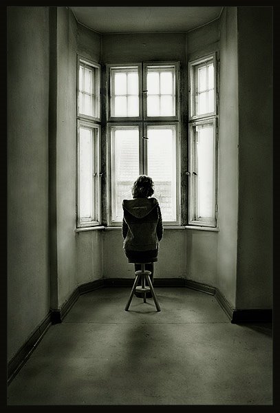 [mulher_janela2.jpg]