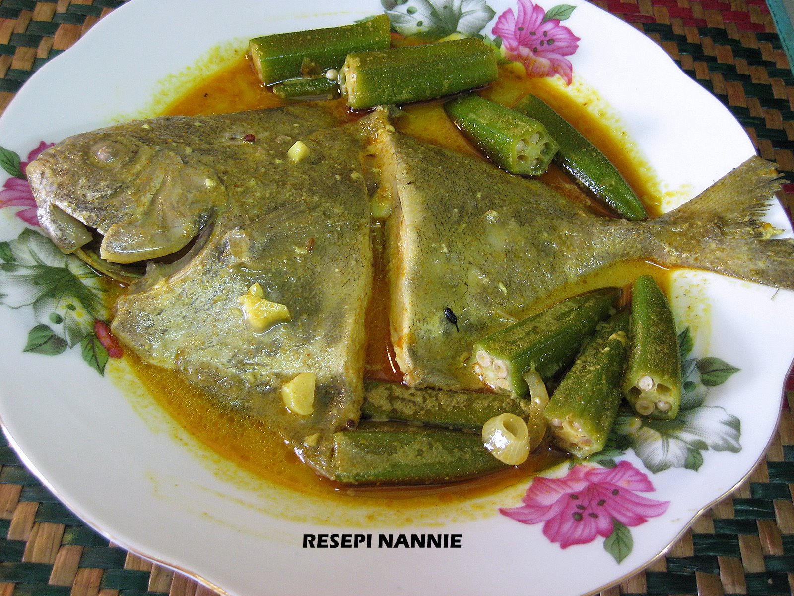 RESEPI NENNIE KHUZAIFAH Kari ikan bawal