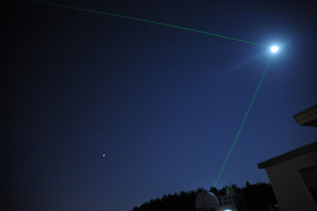 Double Lasers Shoot the Moon ~ Kuriositas